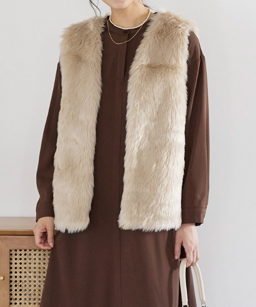 Pierrot(ピエロ)の「フェイクファーベスト(ベスト・レディース・チャコールグレー/モカ/ベージュ系その他・M)」の12枚目の写真