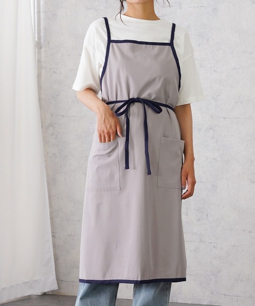 IAMUSE（アイアミューズ）の「バッククロスパイピングエプロン S0383【IAMUSE】（エプロン・レディース・ベージュ/ブラック/カーキ/グレー系その他・FREE）」の2枚目の写真