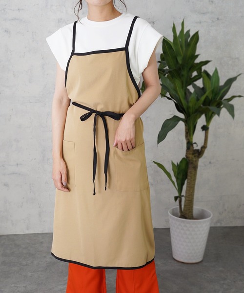 IAMUSE（アイアミューズ）の「バッククロスパイピングエプロン S0383【IAMUSE】（エプロン・レディース・ベージュ/ブラック/カーキ/グレー系その他・FREE）」の5枚目の写真