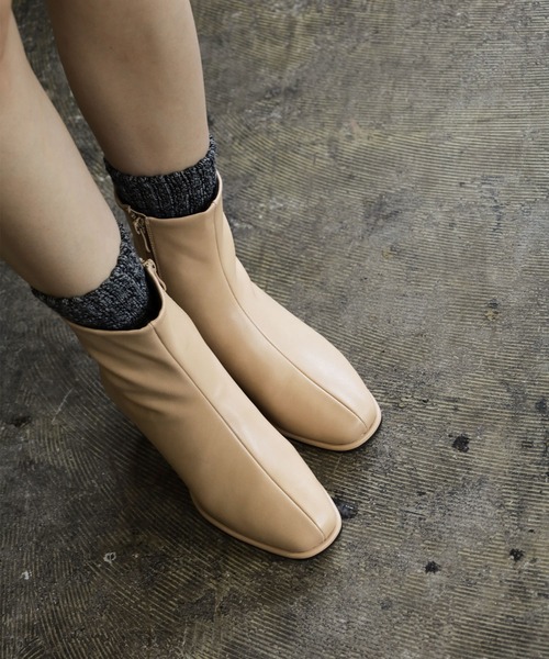 SESTO（セスト）の「ピース巻きデザインスクエアトゥショートブーツ（ブーツ・レディース・ベージュ/ブラウン/ブラック/ブラック系その他・S/M/L/LL/3L）」の6枚目の写真