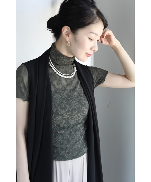 cawaii(カワイイ)の「インナーにも最適。ふんわり浮かぶ花柄シアーカットソートップスハイネック(Tシャツ/カットソー・レディース・カーキ・FREE)」の10枚目の写真