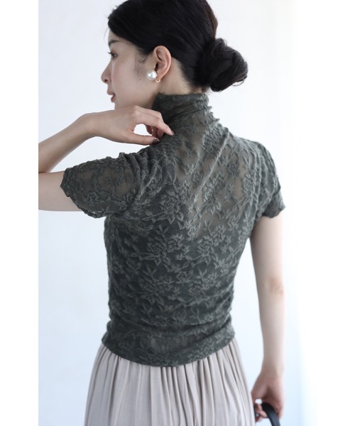 cawaii(カワイイ)の「インナーにも最適。ふんわり浮かぶ花柄シアーカットソートップスハイネック(Tシャツ/カットソー・レディース・カーキ・FREE)」の22枚目の写真