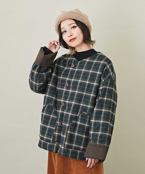 CUBE SUGAR(キューブシュガー)の「チェック中綿ノーカラージャケット(ノーカラージャケット・レディース・ブラウン/グリーン・M)」の2枚目の写真