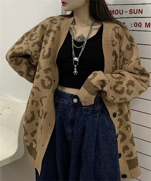 FREE STYLISTS(フリー スタイリスト)の「ドロップショルダーレオパード柄ニットカーディガン(カーディガン/ボレロ・レディース・キャメル/チャコールグレー・FREE)」の15枚目の写真