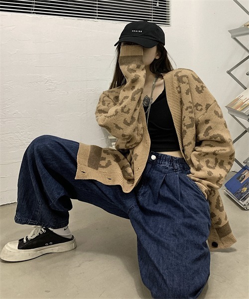 FREE STYLISTS(フリー スタイリスト)の「ドロップショルダーレオパード柄ニットカーディガン(カーディガン/ボレロ・レディース・キャメル/チャコールグレー・FREE)」の17枚目の写真