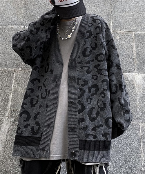 FREE STYLISTS(フリー スタイリスト)の「ドロップショルダーレオパード柄ニットカーディガン(カーディガン/ボレロ・レディース・キャメル/チャコールグレー・FREE)」の7枚目の写真