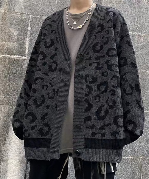 FREE STYLISTS(フリー スタイリスト)の「ドロップショルダーレオパード柄ニットカーディガン(カーディガン/ボレロ・レディース・キャメル/チャコールグレー・FREE)」の9枚目の写真