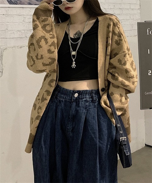 FREE STYLISTS(フリー スタイリスト)の「ドロップショルダーレオパード柄ニットカーディガン(カーディガン/ボレロ・レディース・キャメル/チャコールグレー・FREE)」の16枚目の写真