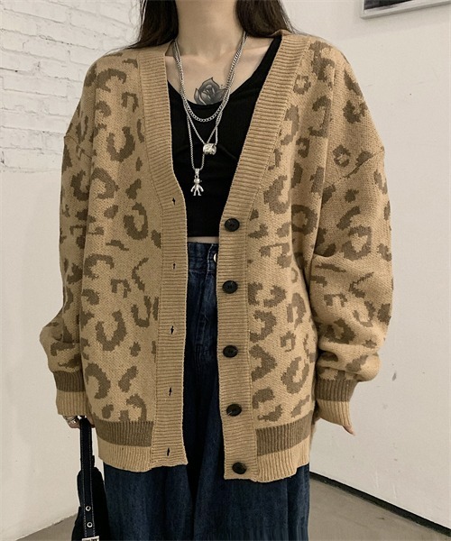 FREE STYLISTS(フリー スタイリスト)の「ドロップショルダーレオパード柄ニットカーディガン(カーディガン/ボレロ・レディース・キャメル/チャコールグレー・FREE)」の14枚目の写真