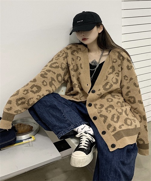 FREE STYLISTS(フリー スタイリスト)の「ドロップショルダーレオパード柄ニットカーディガン(カーディガン/ボレロ・レディース・キャメル/チャコールグレー・FREE)」の19枚目の写真