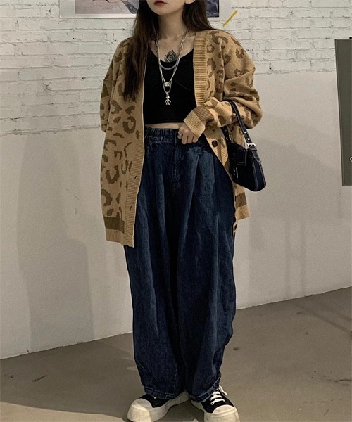 FREE STYLISTS(フリー スタイリスト)の「ドロップショルダーレオパード柄ニットカーディガン(カーディガン/ボレロ・レディース・キャメル/チャコールグレー・FREE)」の11枚目の写真