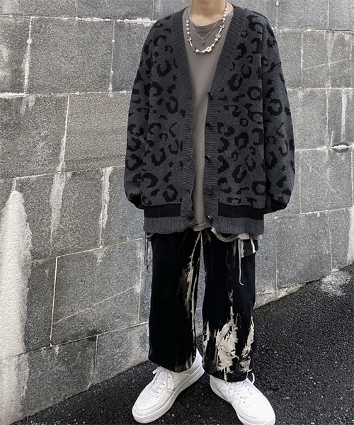 FREE STYLISTS(フリー スタイリスト)の「ドロップショルダーレオパード柄ニットカーディガン(カーディガン/ボレロ・レディース・キャメル/チャコールグレー・FREE)」の3枚目の写真