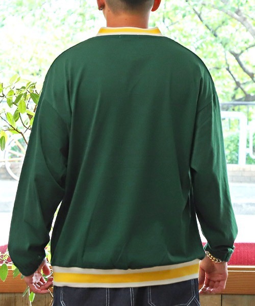 LUXSTYLE(ラグスタイル)の「カレッジロゴアップリケVネックロンT(Tシャツ/カットソー・メンズ・オフホワイト/グリーン/ブラック・L/M)」の4枚目の写真