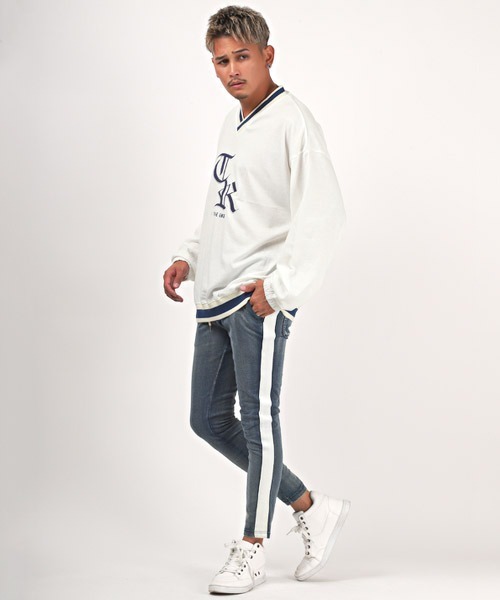 LUXSTYLE(ラグスタイル)の「カレッジロゴアップリケVネックロンT(Tシャツ/カットソー・メンズ・オフホワイト/グリーン/ブラック・L/M)」の7枚目の写真