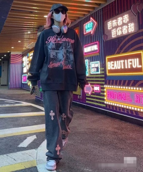 ARULE(アルール)の「『ARULE/アルール』ヴィンテージライクプリントクルーネックスウェット【Y】【CN】(スウェット・レディース・チャコールグレー・M/L)」の6枚目の写真