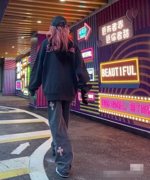 ARULE(アルール)の「『ARULE/アルール』ヴィンテージライクプリントクルーネックスウェット【Y】【CN】(スウェット・レディース・チャコールグレー・M/L)」の7枚目の写真