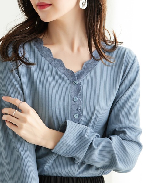 CHAN ME(チャンミ)の「スカラップVネックボタンデザインTシャツ(Tシャツ/カットソー・レディース・ブルー/ベージュ/レッド/ネイビー/ピンク/ブラック/カーキ/ホワイト・X-LARGE/LARGE/MEDIUM)」の6枚目の写真