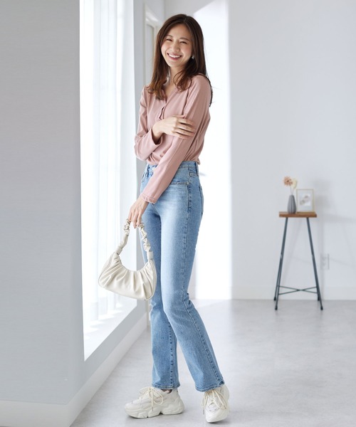 CHAN ME(チャンミ)の「スカラップVネックボタンデザインTシャツ(Tシャツ/カットソー・レディース・ブルー/ベージュ/レッド/ネイビー/ピンク/ブラック/カーキ/ホワイト・X-LARGE/LARGE/MEDIUM)」の15枚目の写真