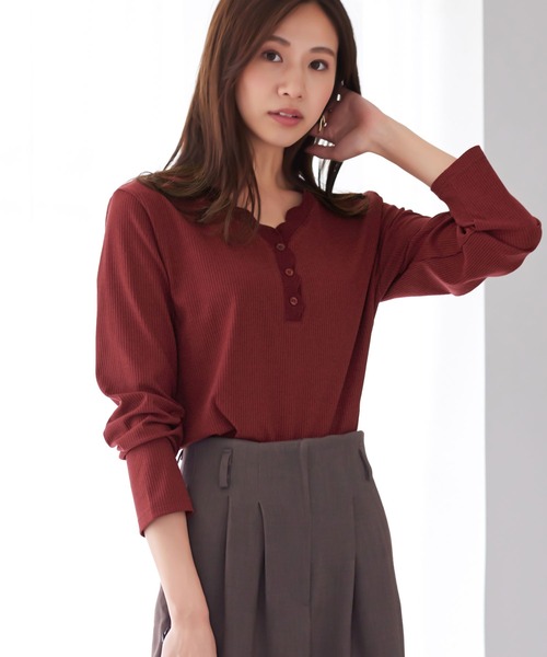 CHAN ME(チャンミ)の「スカラップVネックボタンデザインTシャツ(Tシャツ/カットソー・レディース・ブルー/ベージュ/レッド/ネイビー/ピンク/ブラック/カーキ/ホワイト・X-LARGE/LARGE/MEDIUM)」の12枚目の写真