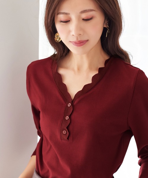 CHAN ME(チャンミ)の「スカラップVネックボタンデザインTシャツ(Tシャツ/カットソー・レディース・ブルー/ベージュ/レッド/ネイビー/ピンク/ブラック/カーキ/ホワイト・X-LARGE/LARGE/MEDIUM)」の9枚目の写真