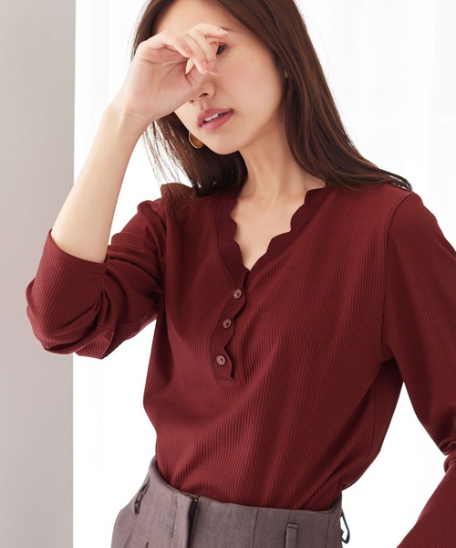 CHAN ME(チャンミ)の「スカラップVネックボタンデザインTシャツ(Tシャツ/カットソー・レディース・ブルー/ベージュ/レッド/ネイビー/ピンク/ブラック/カーキ/ホワイト・X-LARGE/LARGE/MEDIUM)」の16枚目の写真