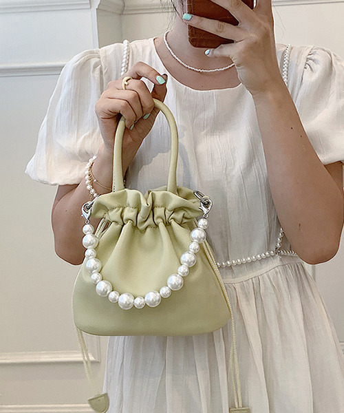 c.u.l（シーユーエル）の「2way チェーン付きパール巾着バック cula483（ショルダーバッグ・レディース・イエロー/ホワイト/ブラック/ベージュ・FREE）」の9枚目の写真