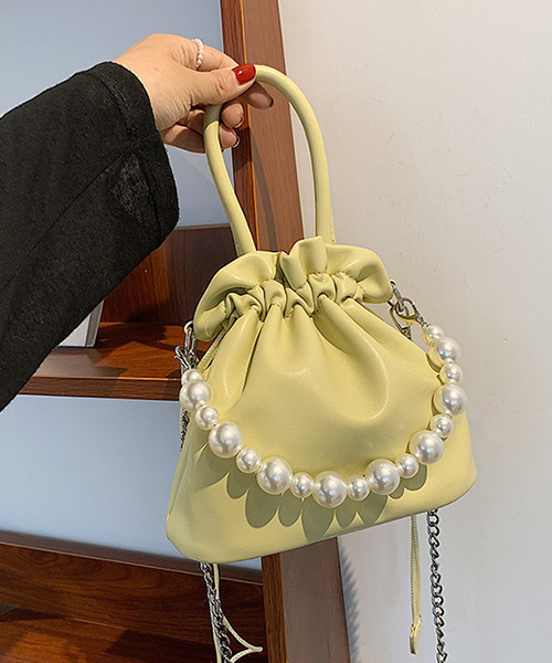 c.u.l（シーユーエル）の「2way チェーン付きパール巾着バック cula483（ショルダーバッグ・レディース・イエロー/ホワイト/ブラック/ベージュ・FREE）」の10枚目の写真