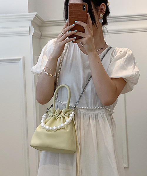 c.u.l（シーユーエル）の「2way チェーン付きパール巾着バック cula483（ショルダーバッグ・レディース・イエロー/ホワイト/ブラック/ベージュ・FREE）」の12枚目の写真