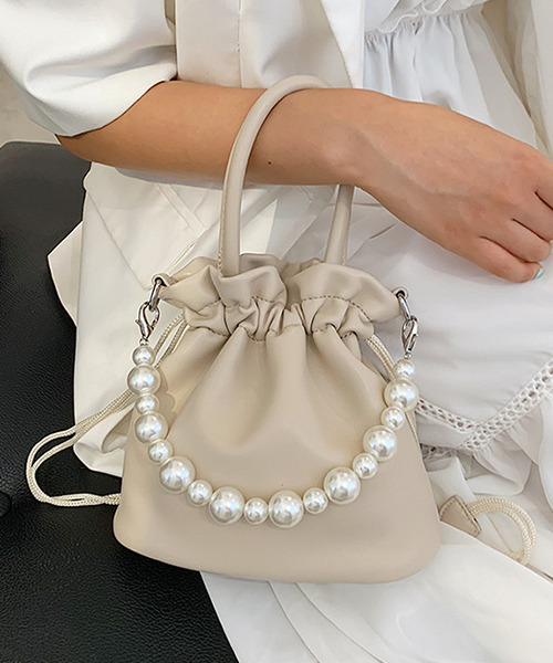 c.u.l（シーユーエル）の「2way チェーン付きパール巾着バック cula483（ショルダーバッグ・レディース・イエロー/ホワイト/ブラック/ベージュ・FREE）」の13枚目の写真