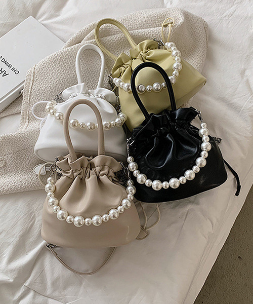 c.u.l（シーユーエル）の「2way チェーン付きパール巾着バック cula483（ショルダーバッグ・レディース・イエロー/ホワイト/ブラック/ベージュ・FREE）」の17枚目の写真