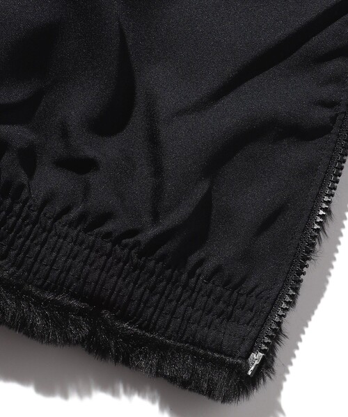 NIKE（ナイキ）の「【限定展開】 NIKE/ナイキ WMNS スウッシュ FAUX FUR ジャケット（ブルゾン・メンズ・ブラック・MEDIUM/LARGE/X-LARGE/XX-LARGE）」の3枚目の写真