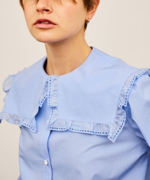 THE SHINZONE（ザ　シンゾーン）の「THE SHINZONE FRILL SAILOR COLLAR BL 22AMSBL02（シャツ/ブラウス・レディース・ホワイト/ブルー・34）」の2枚目の写真