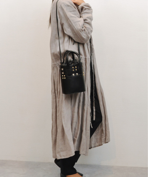 kakatoo（カカトゥ）の「カカトゥ kakatoo / ミックススタッズバケツ型2wayトート（ショルダーバッグ・レディース・アイボリー/ブラック/ラベンダー・FREE）」の13枚目の写真