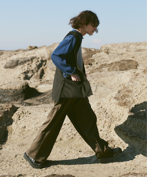 CASPER JOHN（キャスパージョン）の「Fake suede vest/フェイクスウェードベスト（ベスト・メンズ・ベージュ/ブラック・SMALL/MEDIUM/LARGE）」の8枚目の写真