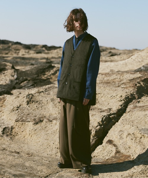 CASPER JOHN（キャスパージョン）の「Fake suede vest/フェイクスウェードベスト（ベスト・メンズ・ベージュ/ブラック・SMALL/MEDIUM/LARGE）」の9枚目の写真