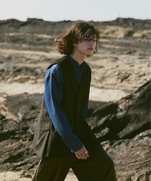 CASPER JOHN（キャスパージョン）の「Fake suede vest/フェイクスウェードベスト（ベスト・メンズ・ベージュ/ブラック・SMALL/MEDIUM/LARGE）」の13枚目の写真