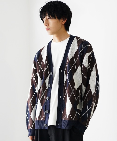 MinoriTY（マイノリティ）の「【MinoirTY]】ウォッシャブル素材アーガイル柄ビッグシルエットカーディガン ニット メンズ オーバーサイズ ルーズフィット 秋服 冬服（カーディガン/ボレロ・メンズ・ブラウン/グリーン/ベージュ/ブルー/ブラック/ダークブラウン・M/L/S）」の3枚目の写真
