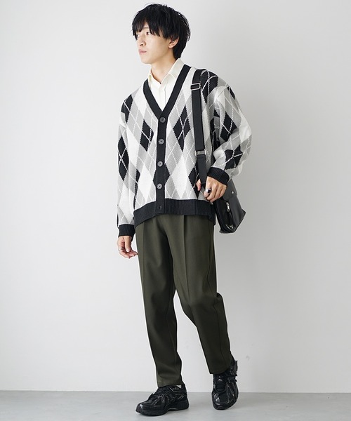 MinoriTY（マイノリティ）の「【MinoirTY]】ウォッシャブル素材アーガイル柄ビッグシルエットカーディガン ニット メンズ オーバーサイズ ルーズフィット 秋服 冬服（カーディガン/ボレロ・メンズ・ブラウン/グリーン/ベージュ/ブルー/ブラック/ダークブラウン・M/L/S）」の10枚目の写真