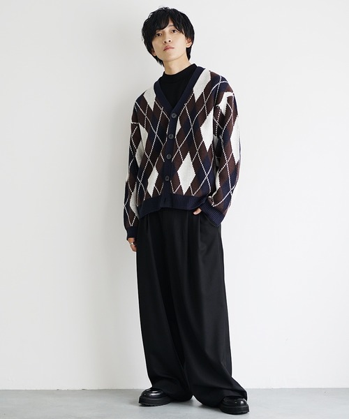 MinoriTY（マイノリティ）の「【MinoirTY]】ウォッシャブル素材アーガイル柄ビッグシルエットカーディガン ニット メンズ オーバーサイズ ルーズフィット 秋服 冬服（カーディガン/ボレロ・メンズ・ブラウン/グリーン/ベージュ/ブルー/ブラック/ダークブラウン・M/L/S）」の15枚目の写真
