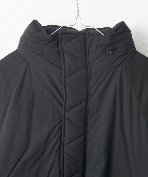 WHIMSIC(ウィムジック)の「【UNISEX/サイズ展開あり】パディングモンスターパーカー(ダウンジャケット/コート・メンズ・ホワイト/ブラック・1/2)」の17枚目の写真