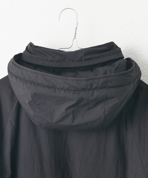 WHIMSIC(ウィムジック)の「【UNISEX/サイズ展開あり】パディングモンスターパーカー(ダウンジャケット/コート・メンズ・ホワイト/ブラック・1/2)」の18枚目の写真