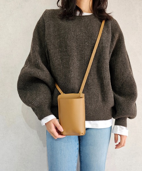 Ungrid（アングリッド）の「【Ungrid/アングリッド】本革 　牛革　スマホ　ショルダーウォレット　パスポートケース　お財布機能付きマルチ　ミニショルダーバッグ（ショルダーバッグ・レディース・ベージュ系その他/ブルー系その他/キャメル/アイボリー/ブラック/カーキ/スモークピンク/オリーブ/マスタード/シルバー/ゴールド/オレンジ/グレイッシュベージュ/ラベンダー・FREE）」の10枚目の写真