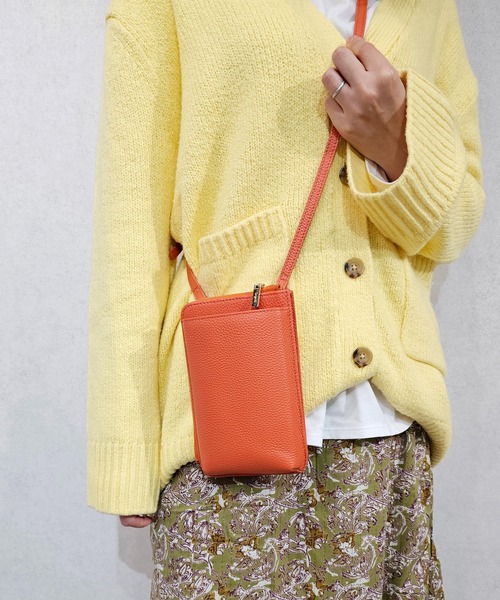 Ungrid（アングリッド）の「【Ungrid/アングリッド】本革 　牛革　スマホ　ショルダーウォレット　パスポートケース　お財布機能付きマルチ　ミニショルダーバッグ（ショルダーバッグ・レディース・ベージュ系その他/ブルー系その他/キャメル/アイボリー/ブラック/カーキ/スモークピンク/オリーブ/マスタード/シルバー/ゴールド/オレンジ/グレイッシュベージュ/ラベンダー・FREE）」の12枚目の写真