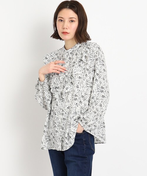 DRESKIP（ドレスキップ）の「◆ボタニカルプリントVフリルブラウス（シャツ/ブラウス・レディース・ホワイト系3/ブラック系/黄緑系1・02/03/04）」の4枚目の写真