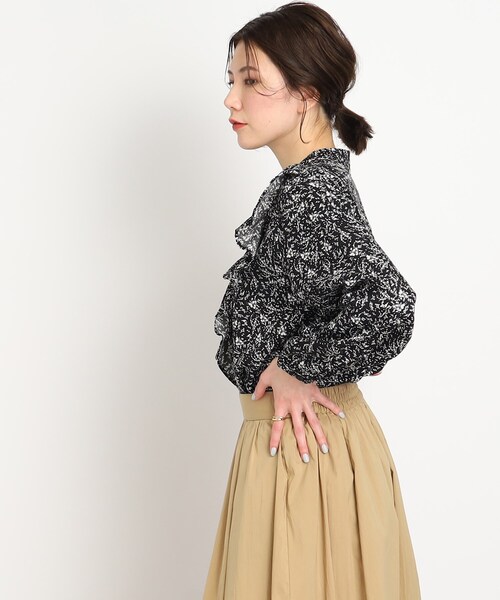 DRESKIP（ドレスキップ）の「◆ボタニカルプリントVフリルブラウス（シャツ/ブラウス・レディース・ホワイト系3/ブラック系/黄緑系1・02/03/04）」の11枚目の写真