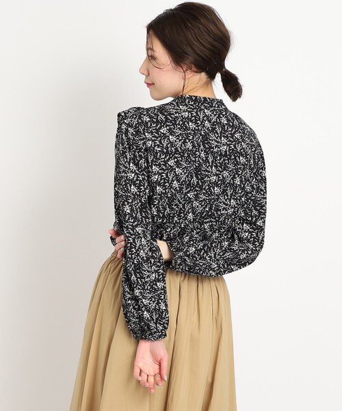 DRESKIP（ドレスキップ）の「◆ボタニカルプリントVフリルブラウス（シャツ/ブラウス・レディース・ホワイト系3/ブラック系/黄緑系1・02/03/04）」の5枚目の写真