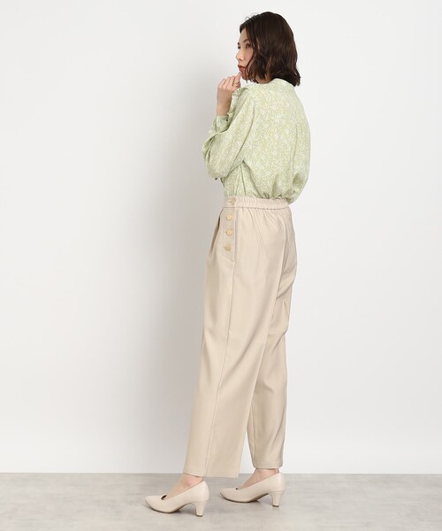 DRESKIP（ドレスキップ）の「◆ボタニカルプリントVフリルブラウス（シャツ/ブラウス・レディース・ホワイト系3/ブラック系/黄緑系1・02/03/04）」の6枚目の写真