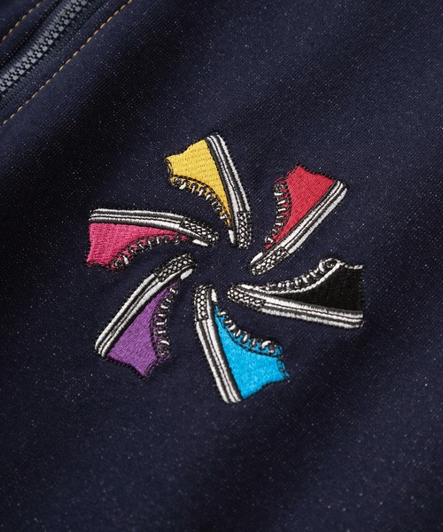 CONVERSE(コンバース)の「【CONVERSE/コンバース】シューズ刺繍 インディゴカラー ハーフジップ プルオーバー/ワンポイント刺繍 プルオーバー スタンドジップ/ ビッグシルエット(スウェット・レディース・インディゴブルー/ネイビー/ライトブルー/ライトインディゴブルー・M/L/XL)」の10枚目の写真