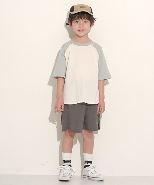 b・ROOM(ビールーム)の「【型崩れしないやわらかコットン】シンプルビッグラグラン半袖Tシャツ(Tシャツ/カットソー・キッズ・グレイッシュベージュ/パープル/イエロー/ミント/チャコール/モカ・110cm/120cm/130cm/140cm/150cm/100cm)」の20枚目の写真