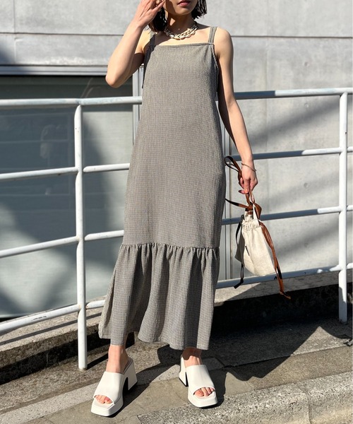 mi via loca(ミヴィアロカ)の「チェック柄バックデザインキャミワンピース(ワンピース・レディース・オレンジ/アイボリー・FREE)」の21枚目の写真